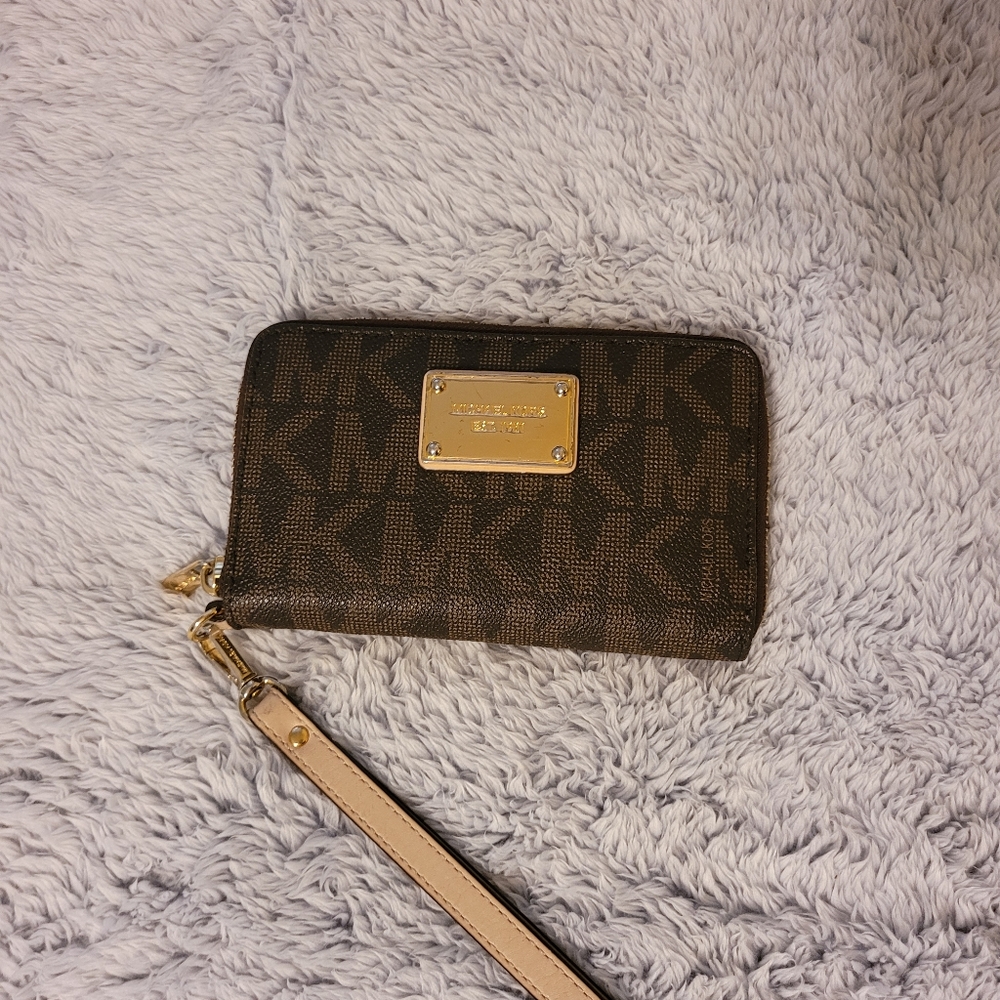Michael Kors Wristlet Wallet